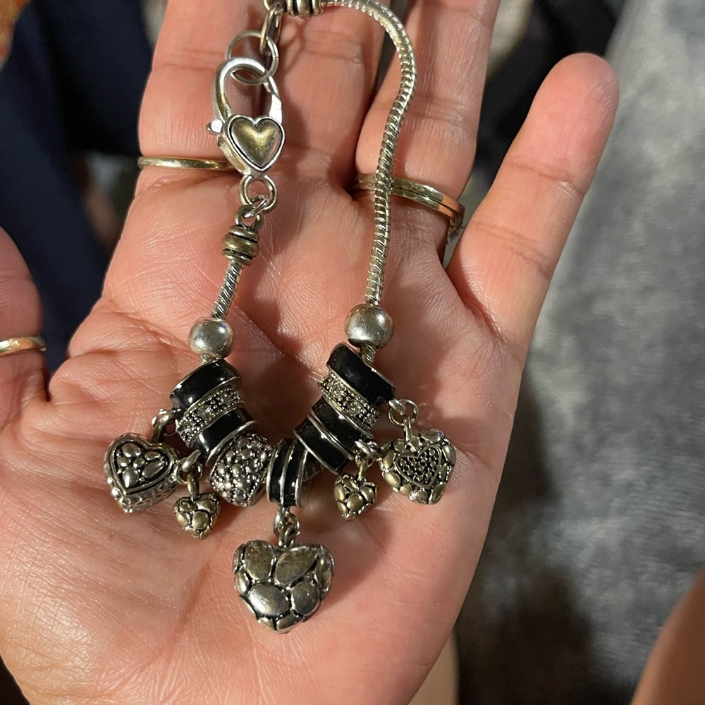 Elegant Silver and Black Heart Charm Bracelet